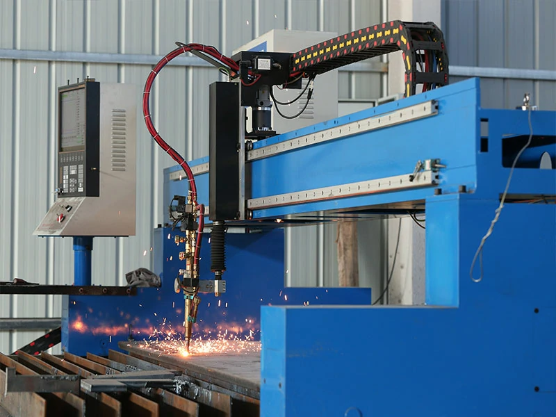 CNC flame cutting machine in operation at Ruicheng hydraulic press factory