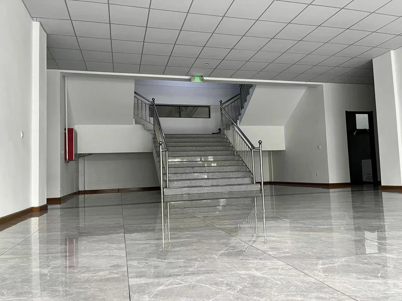 Ruicheng hydraulic press factory lobby showcasing office and reception area