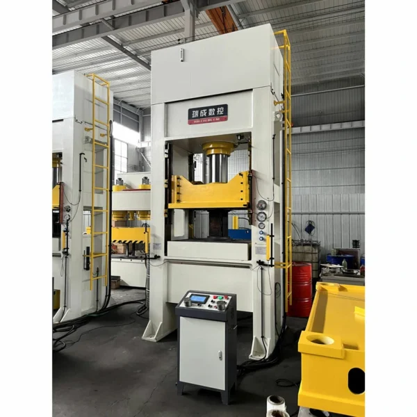 200 ton hydraulic press right side view with industrial frame structure