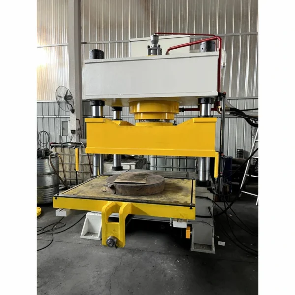 500 ton four column hydraulic press front viewv