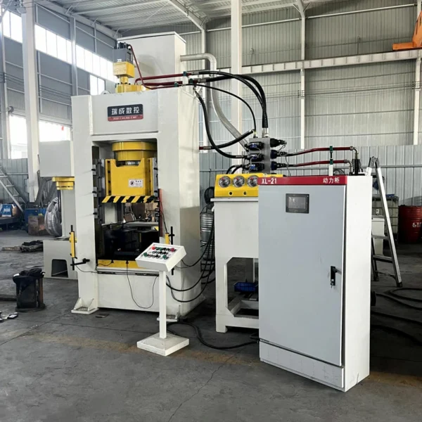 closed frame hydraulic press right view with rear cylinder